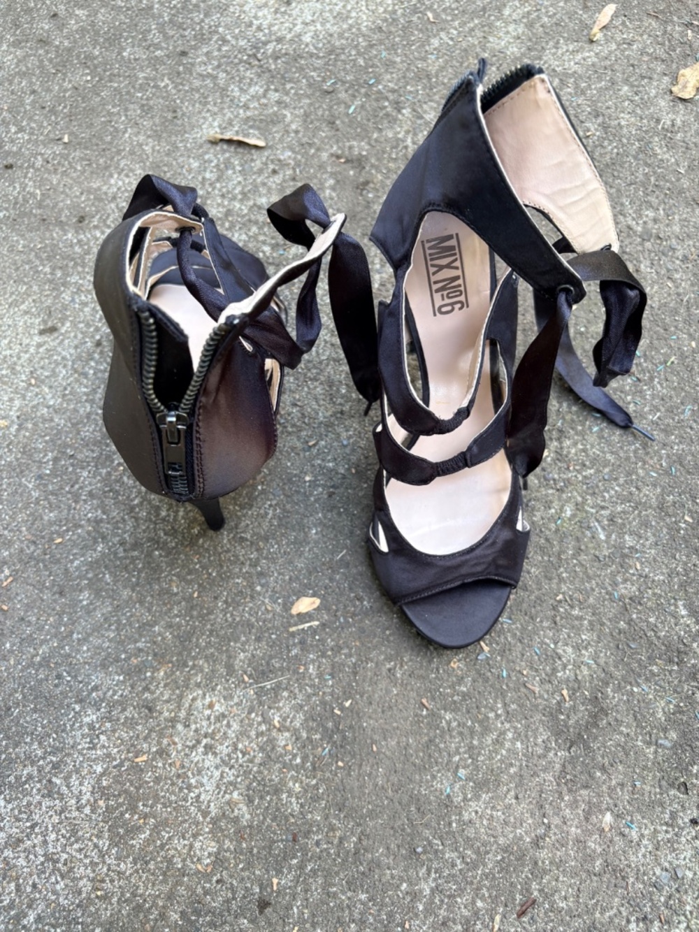 Heels - Picture 3 of 3